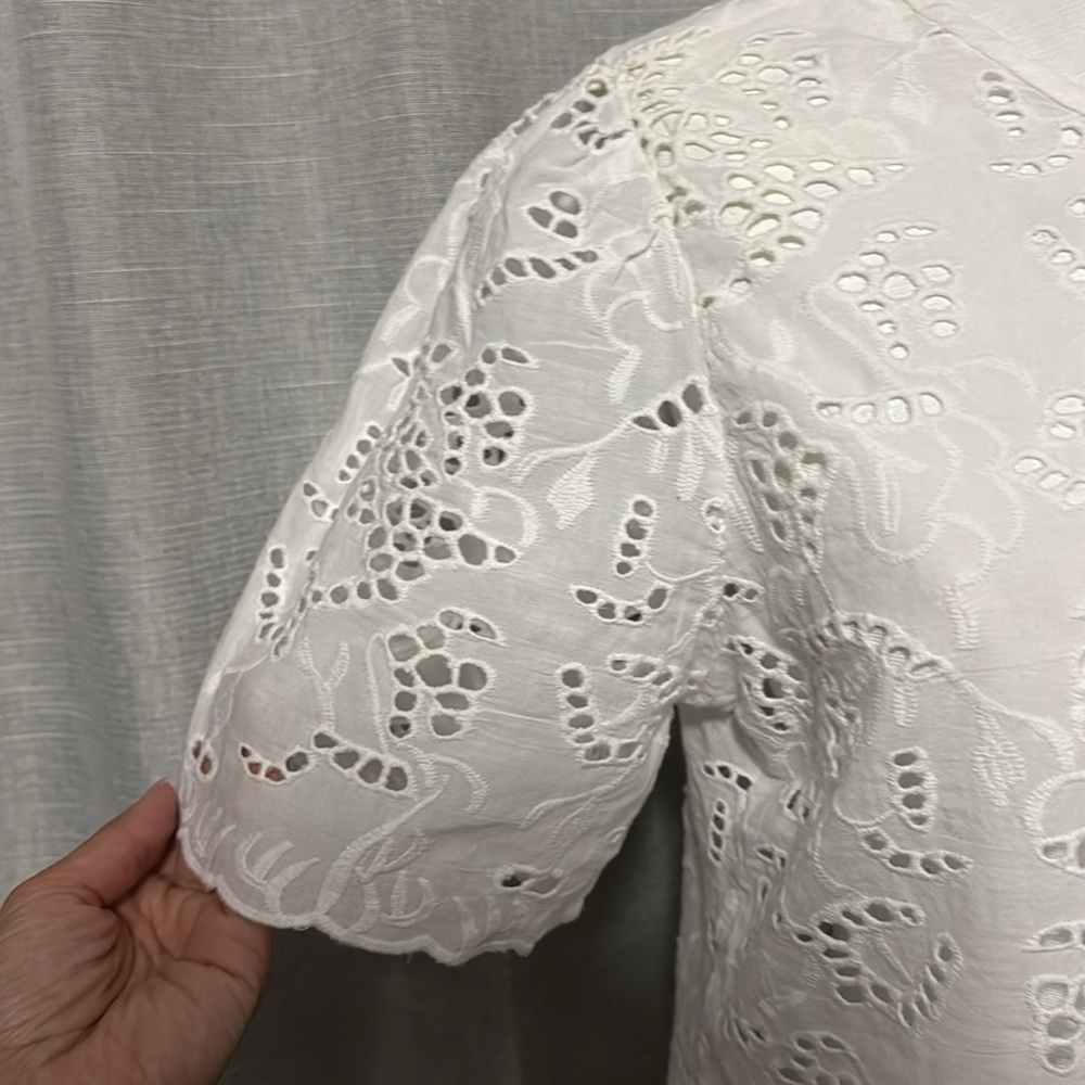 Nicole Miller Artelier Eyelet Blouse-Sz M-White-Cotton-Unlined-Shortsleeved - Picture 3 of 16